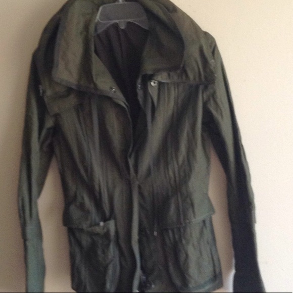 FINAL!!!! TAGLESS GREEN JACKET WITH HOOD / ZIPPERS - Picture 2 of 8